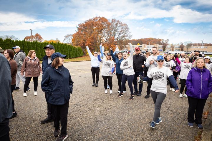 The warm-up circle, arms up, before the start